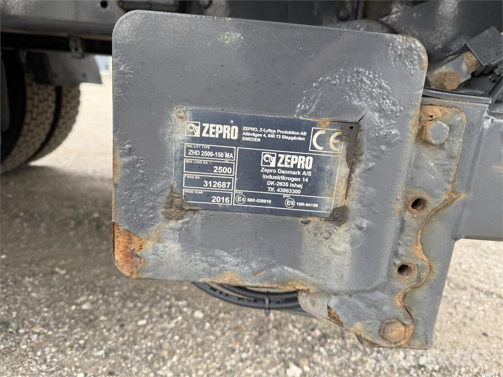 Scania G320 4x2 شاحنات بغطاء جانبي