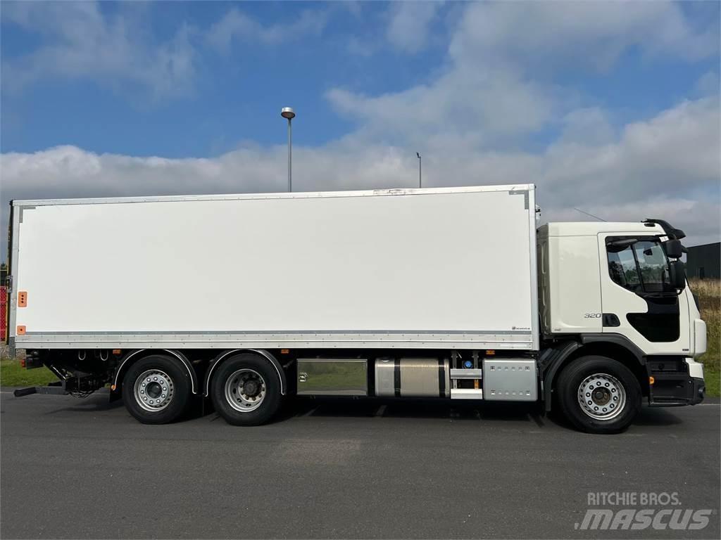 Volvo FE320 6x2*4 شاحنات ذات هيكل صندوقي