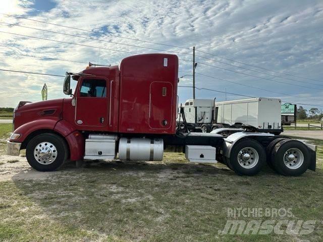 Peterbilt 384 وحدات الجر