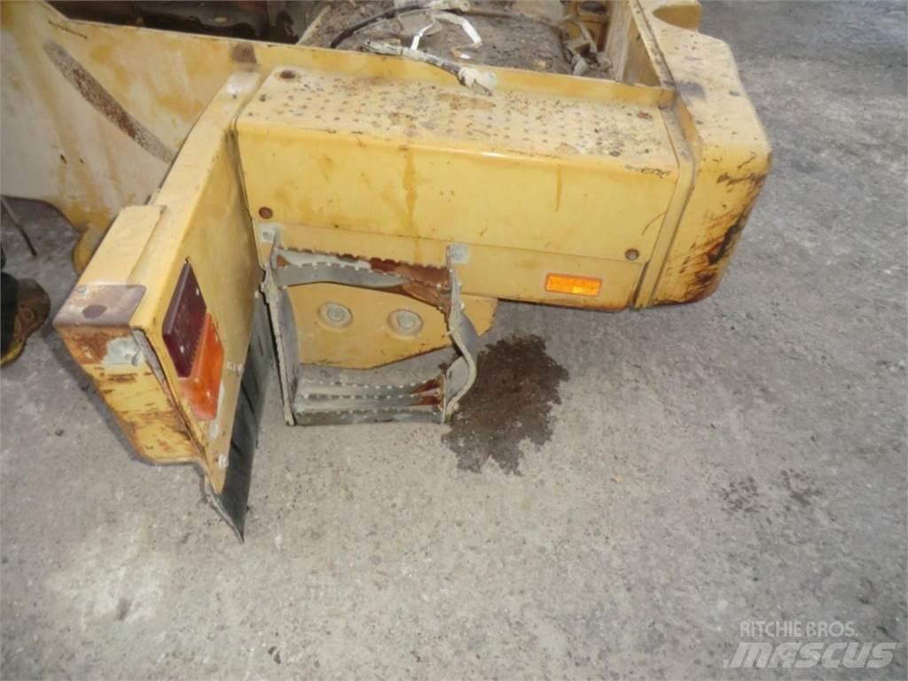 CAT 928G الشاسيه والتعليق