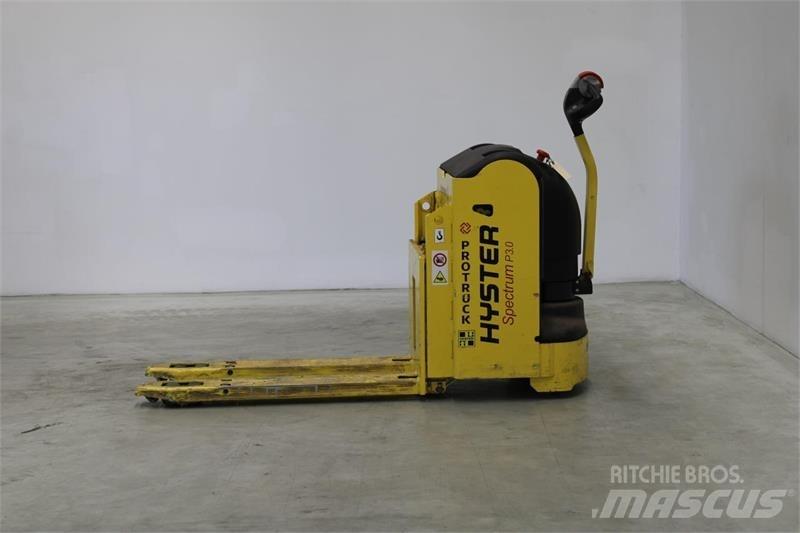 Hyster P3.0 معدات الرفع منخفض المستوى