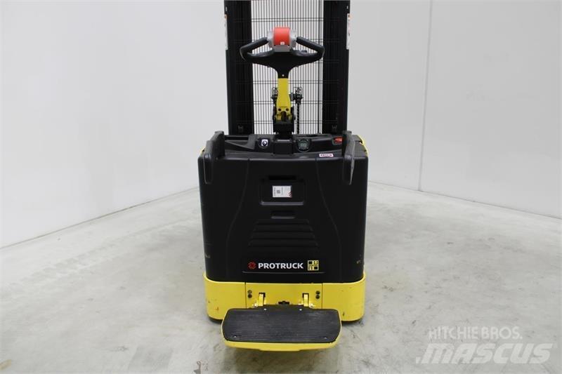 Hyster S1.5S شاحنات مناولة ذاتية الدفع