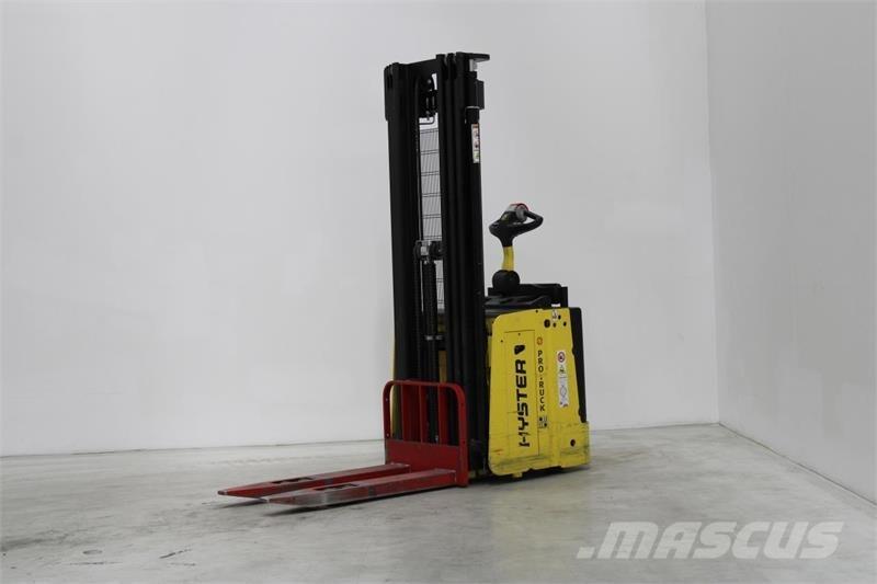 Hyster S1.5S شاحنات مناولة ذاتية الدفع