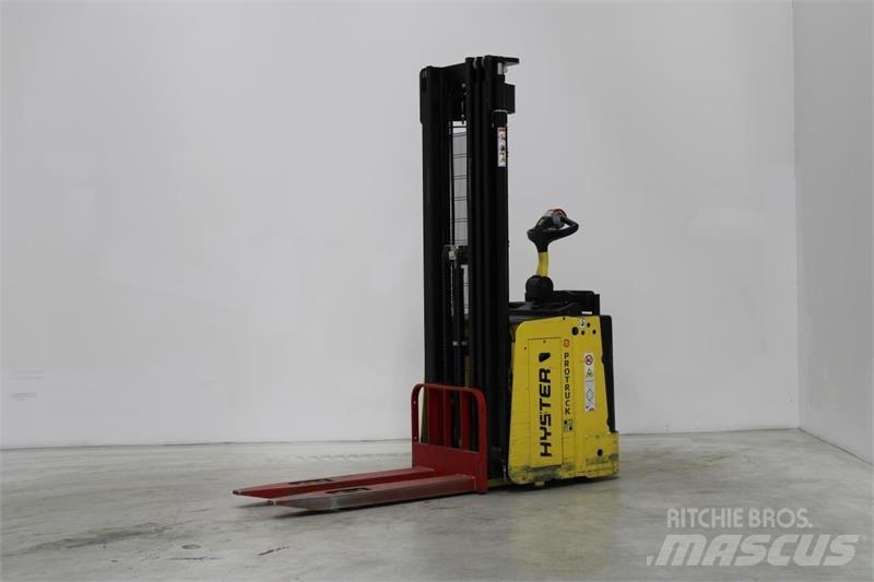 Hyster S1.5S شاحنات مناولة ذاتية الدفع