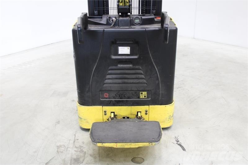 Hyster S1.5S شاحنات مناولة ذاتية الدفع