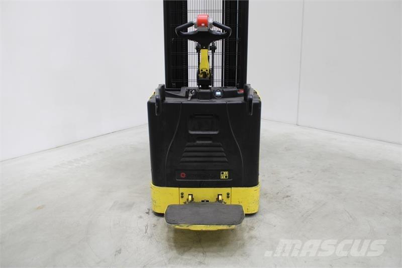 Hyster S1.5S شاحنات مناولة ذاتية الدفع