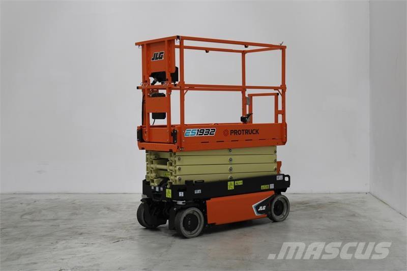 JLG R1932 رافعات مقصية الشكل