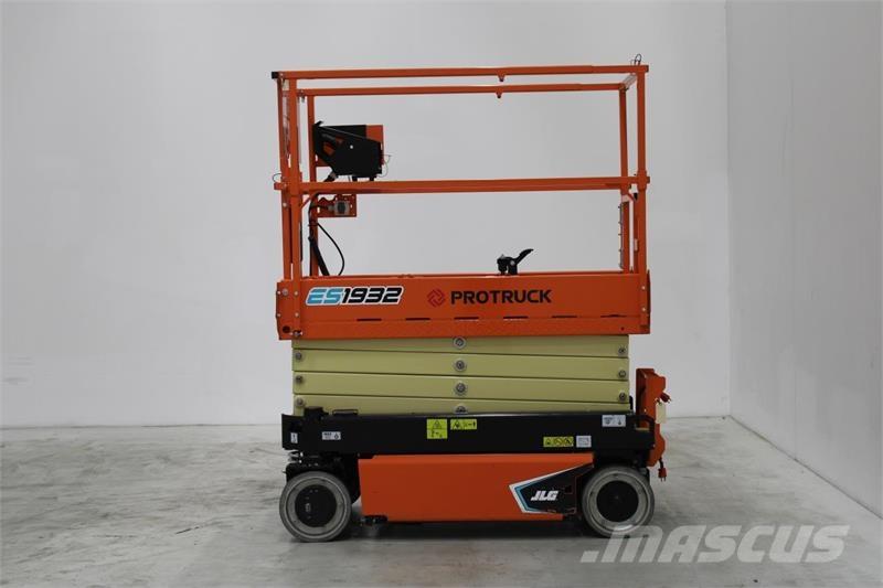 JLG R1932 رافعات مقصية الشكل