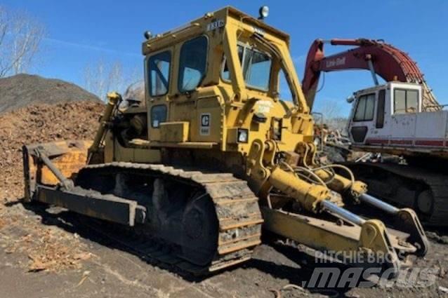 CAT D8 بلدوزرات مجنزرة