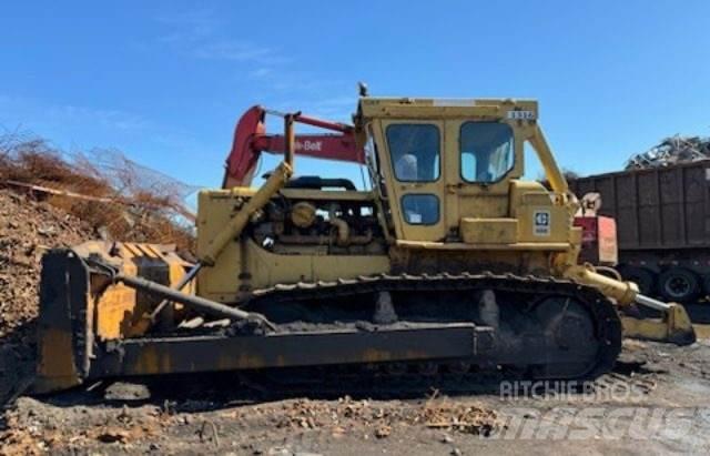 CAT D8 بلدوزرات مجنزرة