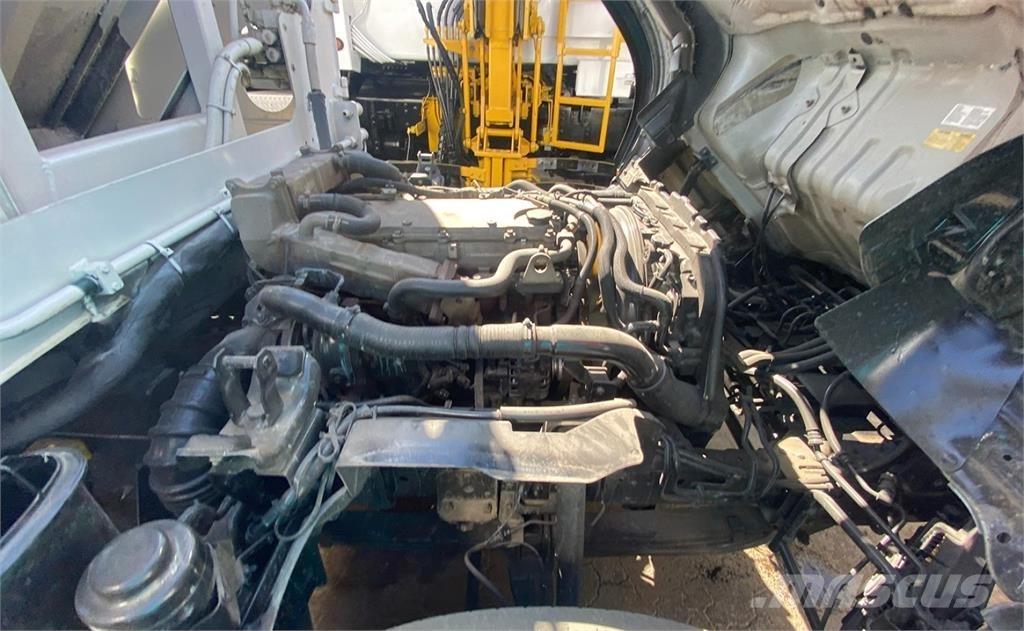 Isuzu NRR شاحنات المخلفات