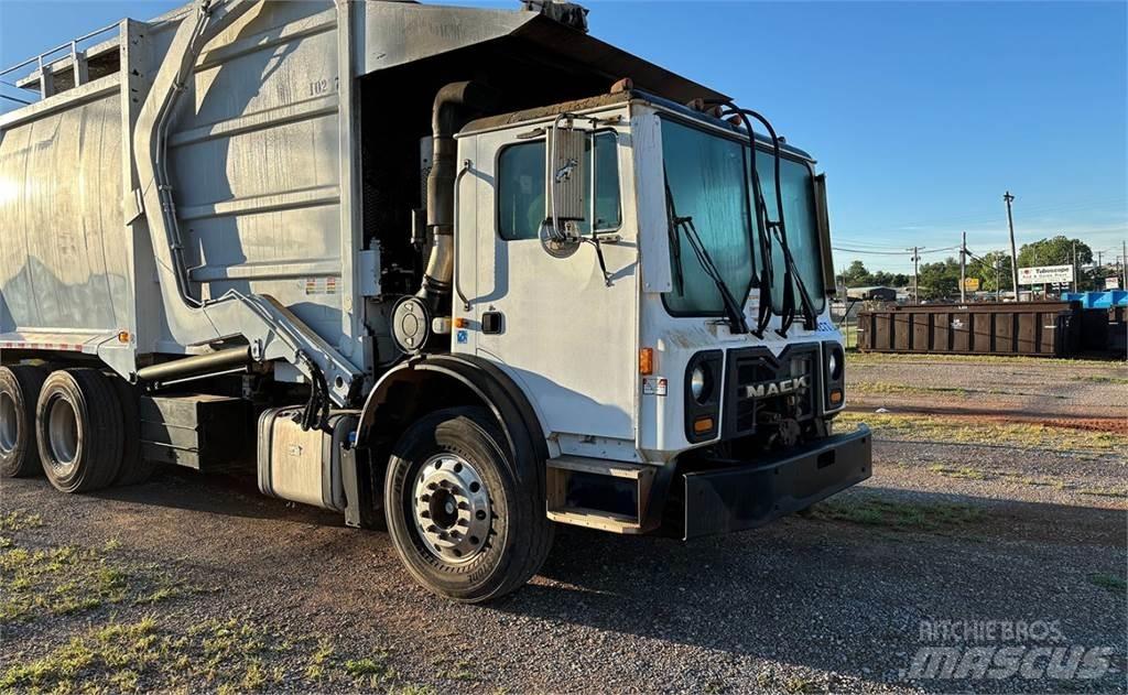 Mack 600 شاحنات المخلفات