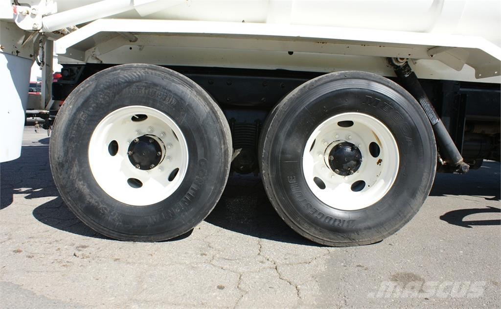 Mack LEU613 شاحنات المخلفات