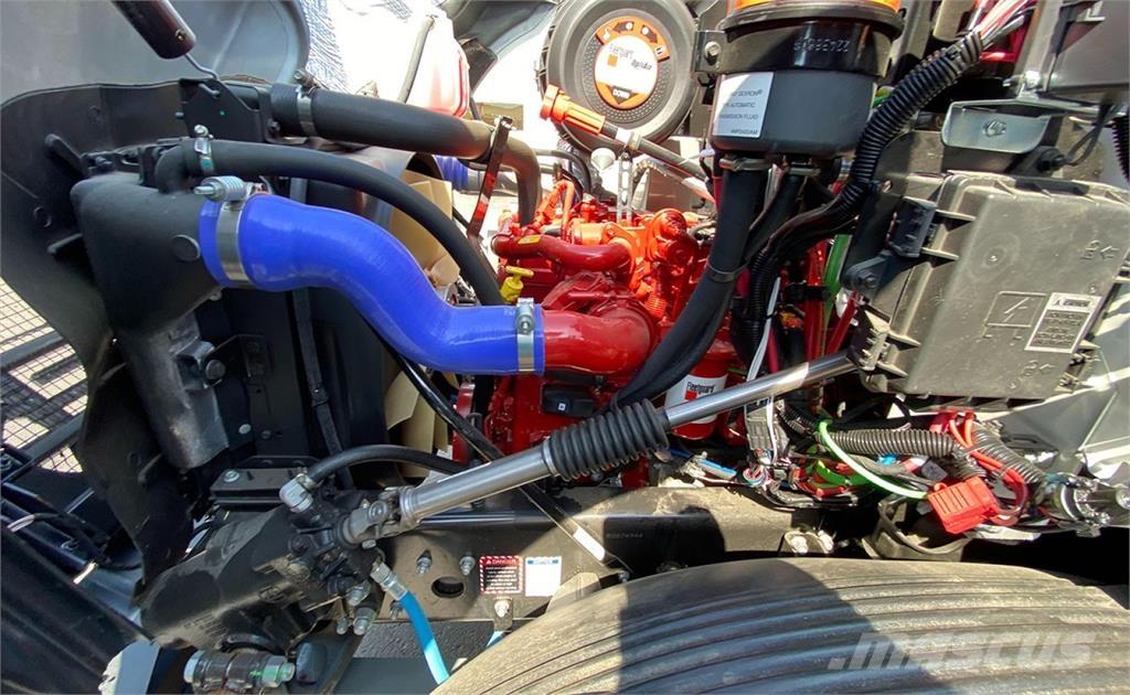 Mack MD7 خطاطيف