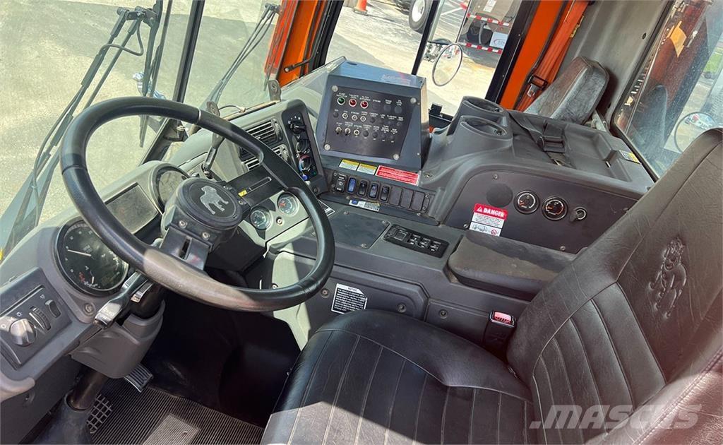 Mack MRU613 شاحنات بمقصورة وهيكل