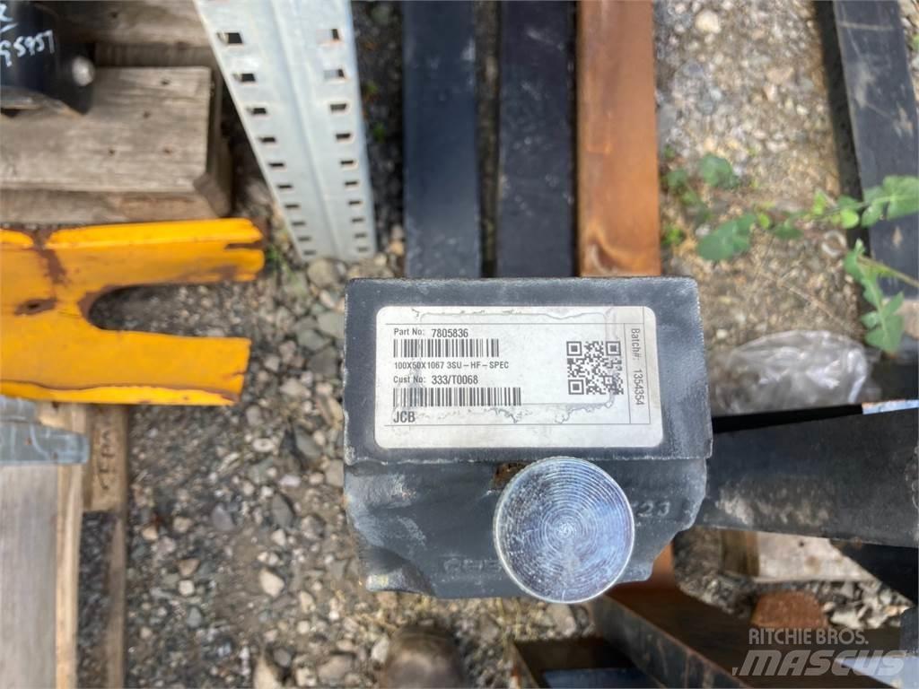JCB  ماكينات زراعية أخرى