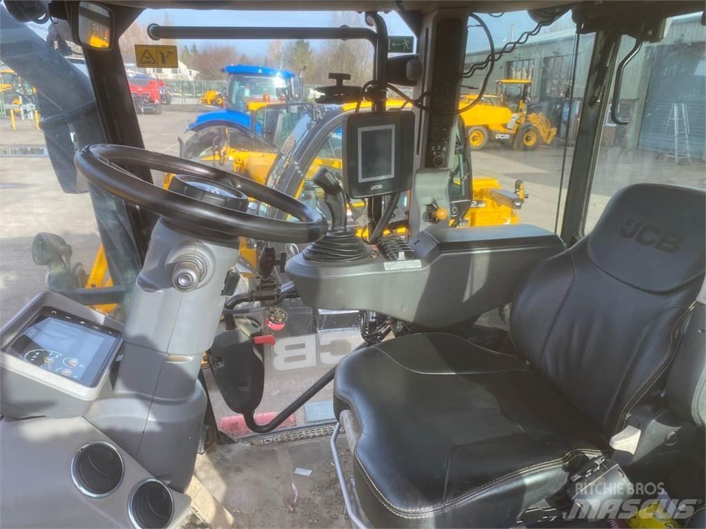 JCB 4220 الجرارات