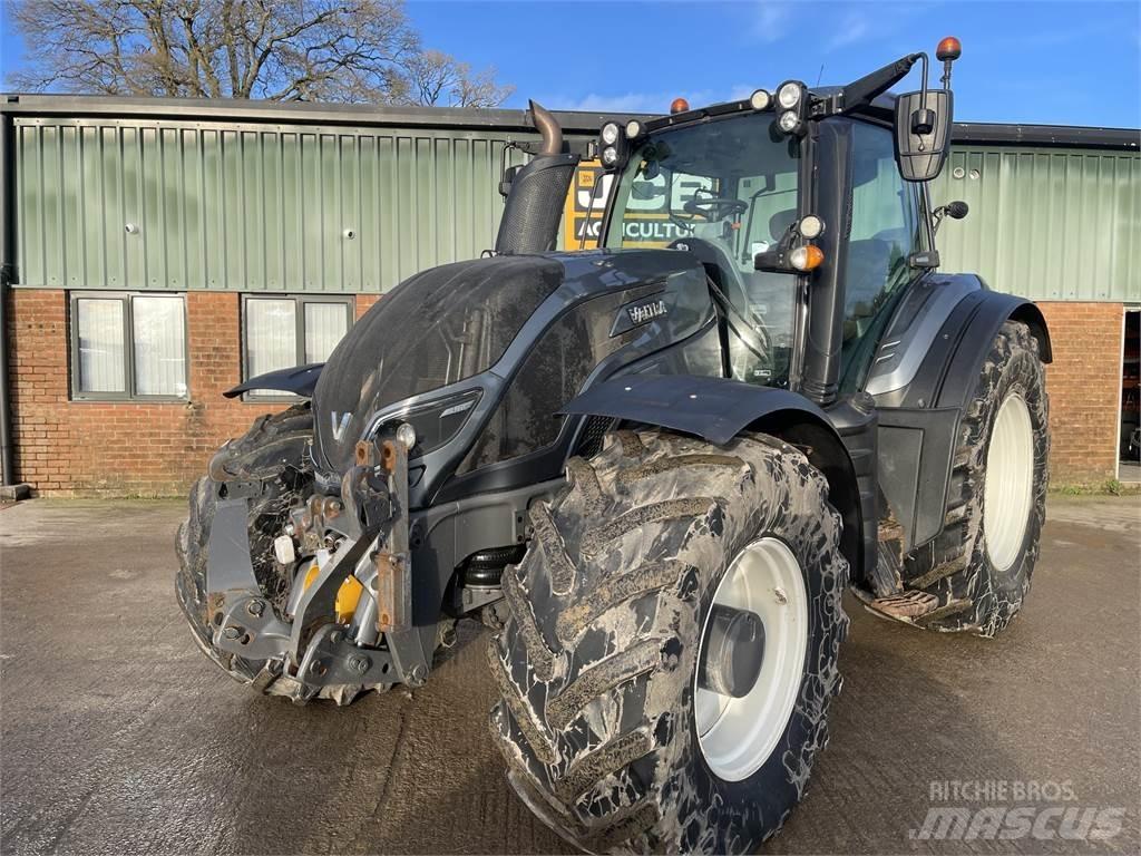 Valtra T234D الجرارات