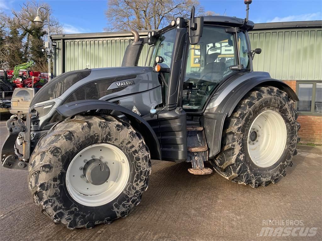 Valtra T234D الجرارات