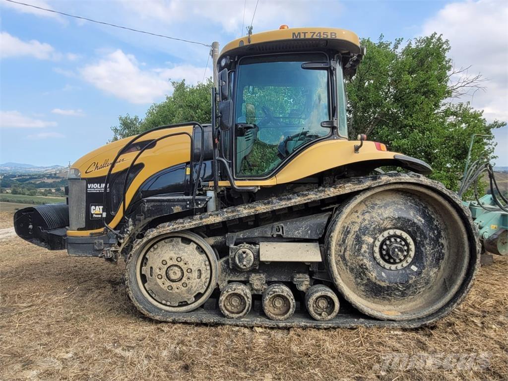 Challenger MT 765B الجرارات