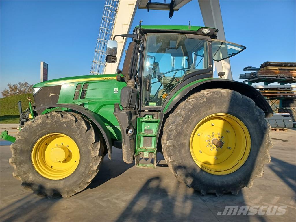 John Deere 6250R الجرارات