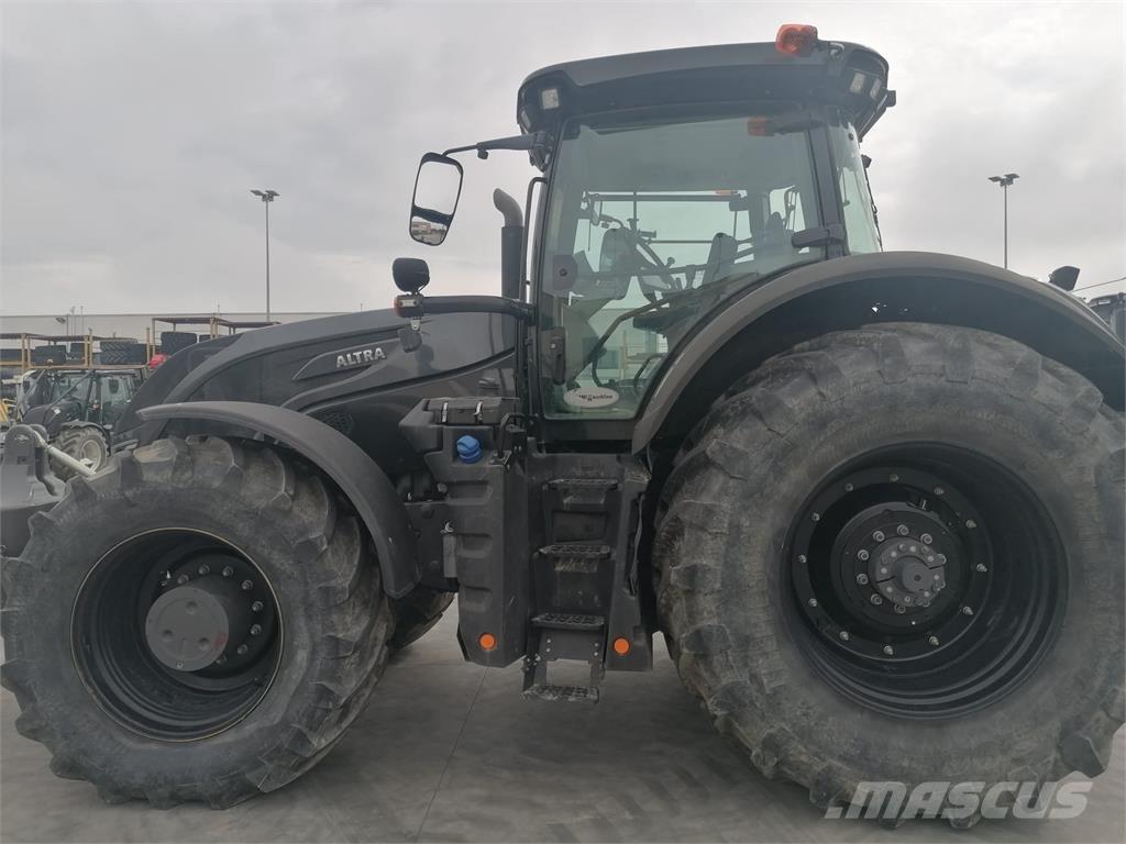 Valtra S324 الجرارات