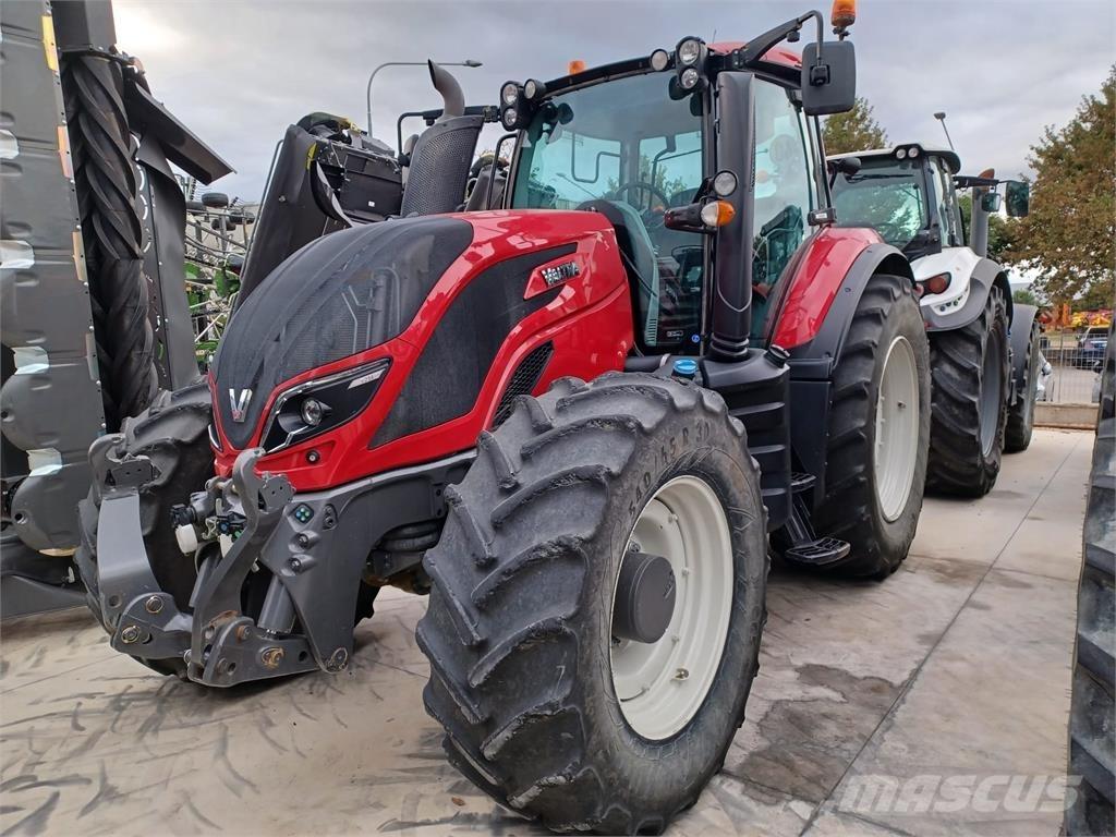 Valtra T 214 الجرارات