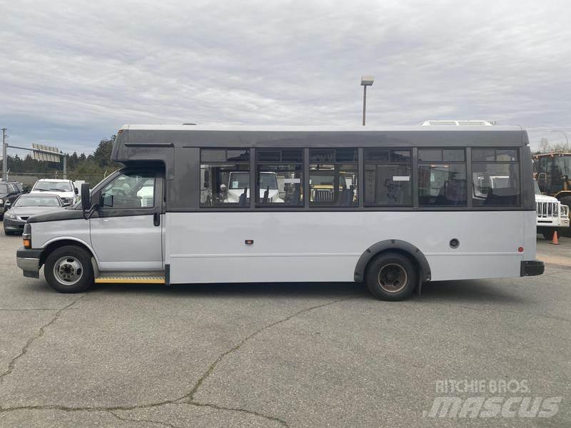 Chevrolet Express حافلة صغيرة