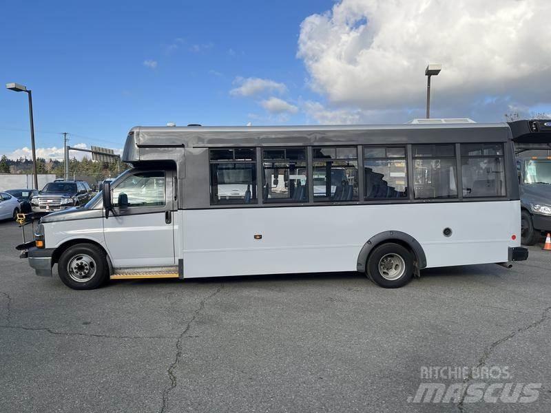 Chevrolet Express حافلة صغيرة