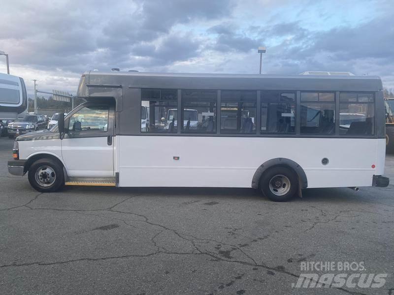 Chevrolet Express حافلة صغيرة