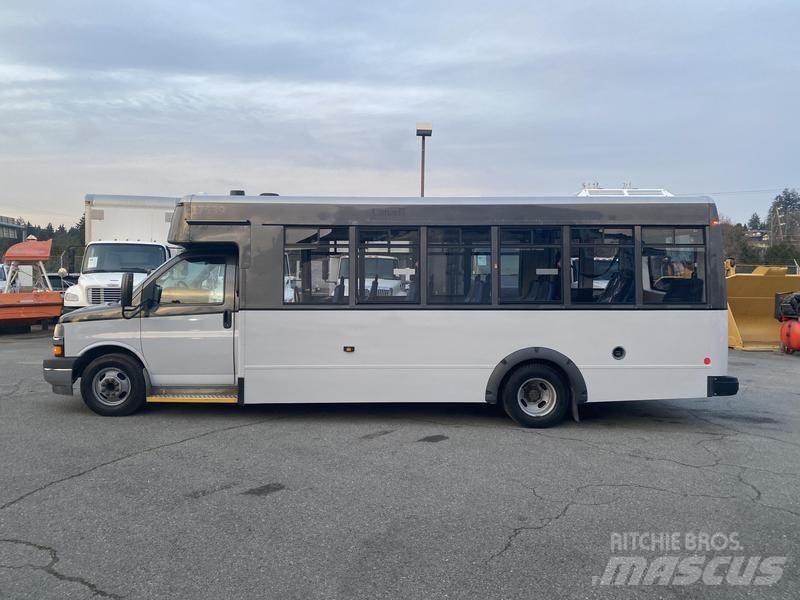 Chevrolet Express حافلة صغيرة