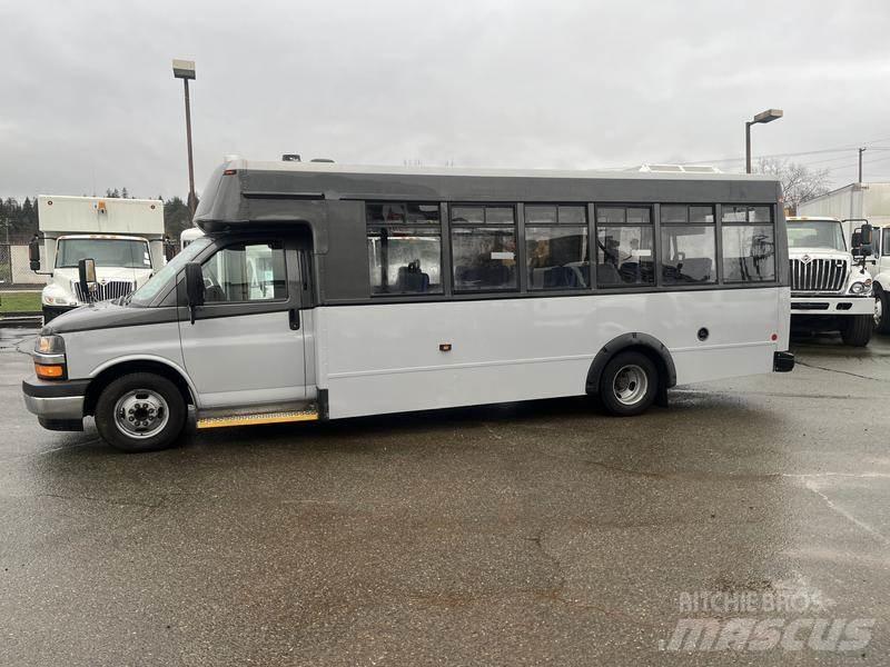 Chevrolet Express حافلة صغيرة