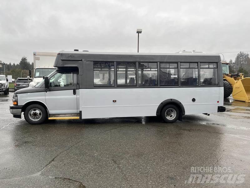 Chevrolet Express حافلة صغيرة