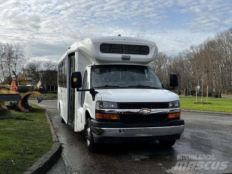 Chevrolet Express حافلة صغيرة