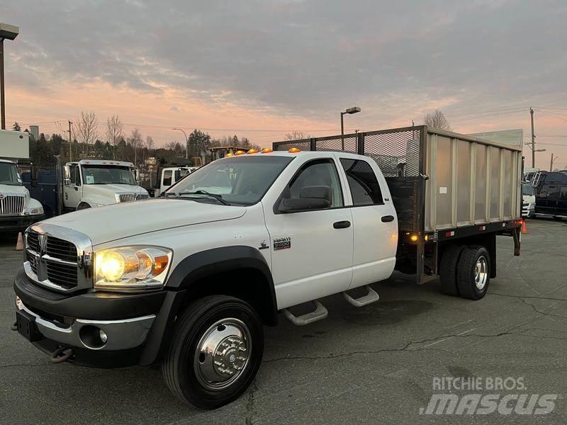 Dodge Ram 5500 شاحنات مسطحة/مفصلية الجوانب