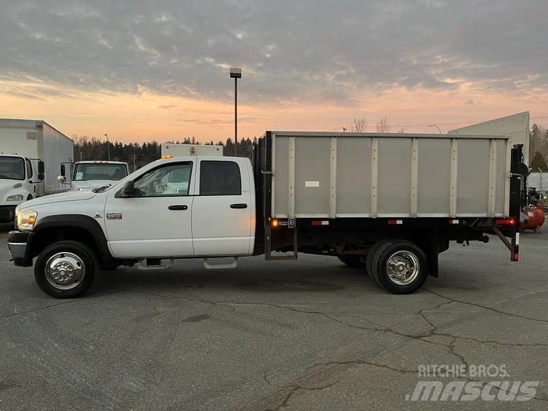 Dodge Ram 5500 شاحنات مسطحة/مفصلية الجوانب