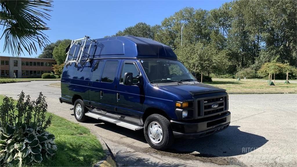 Ford Econoline شاحنة مقفلة