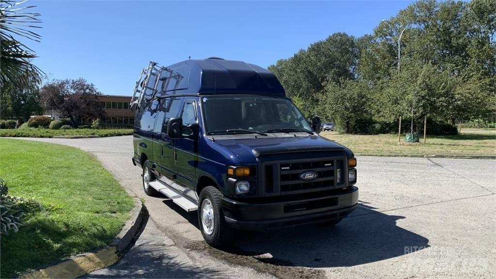 Ford Econoline شاحنة مقفلة