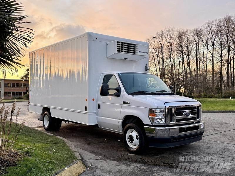 Ford Econoline شاحنة مقفلة