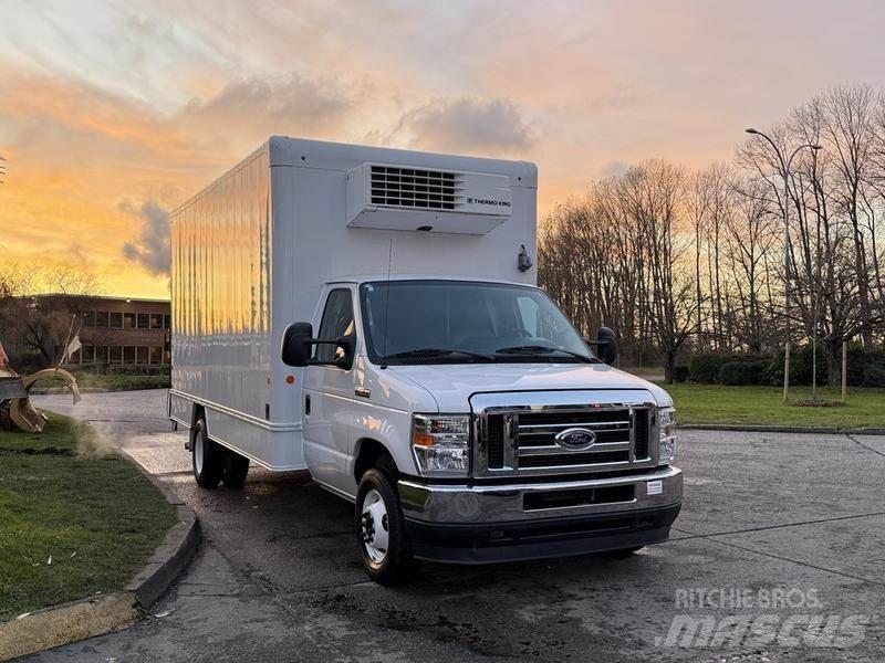 Ford Econoline شاحنة مقفلة