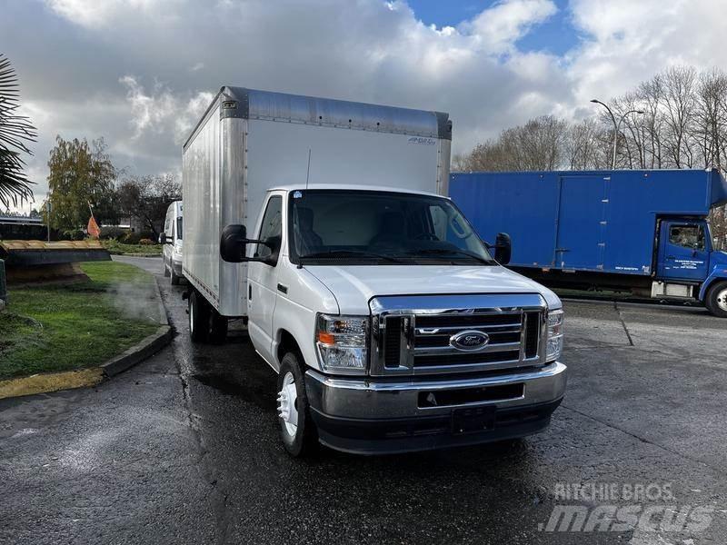 Ford Econoline شاحنة مقفلة