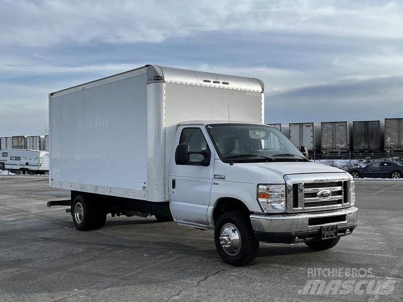 Ford Econoline شاحنة مقفلة