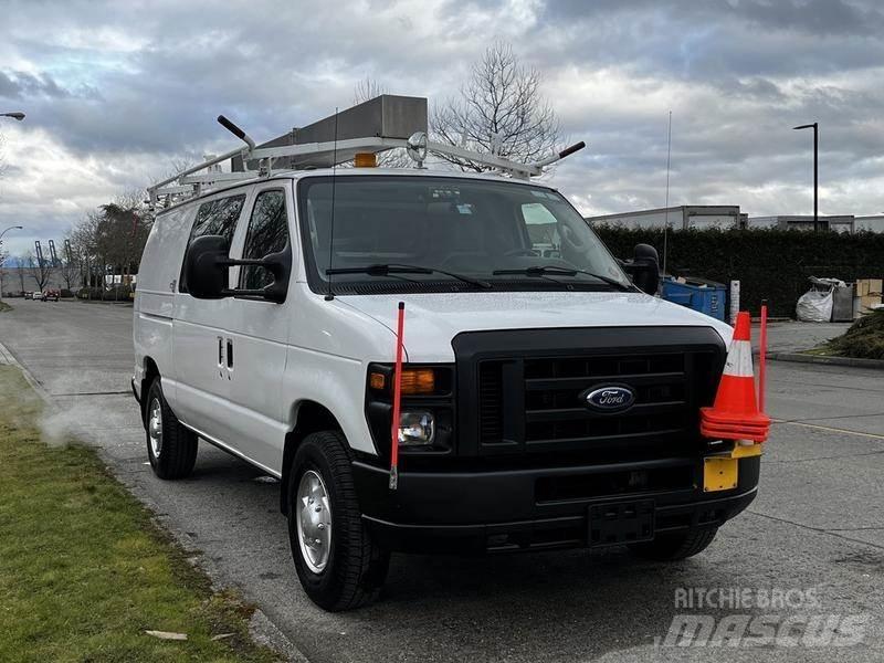 Ford Econoline شاحنة مقفلة