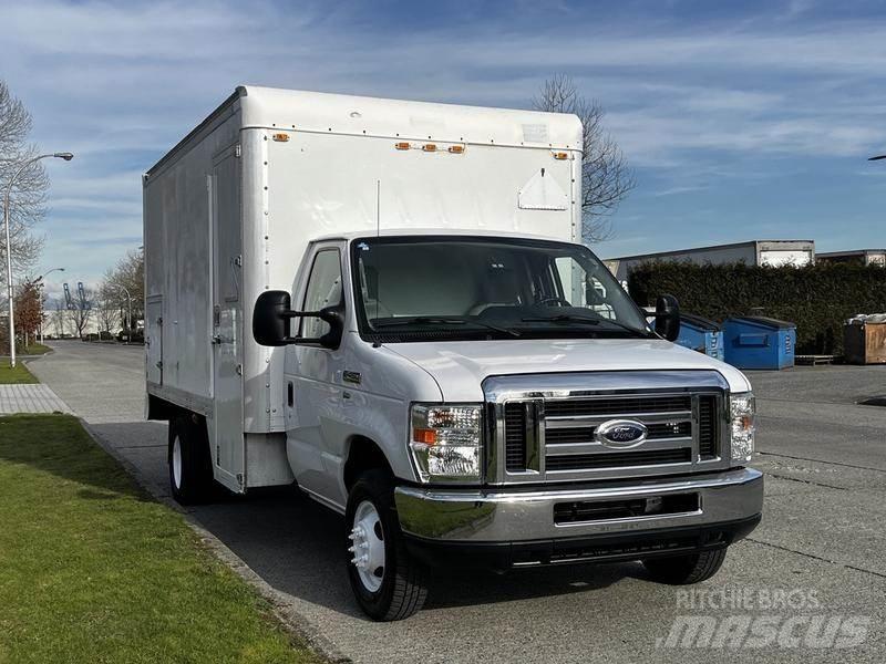 Ford Econoline شاحنة مقفلة