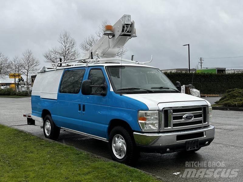 Ford Econoline شاحنة مقفلة