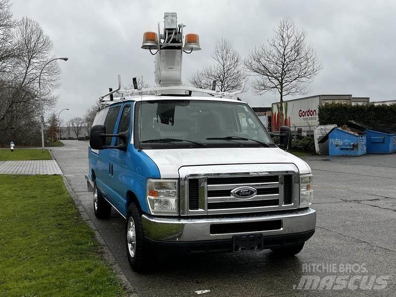 Ford Econoline شاحنة مقفلة