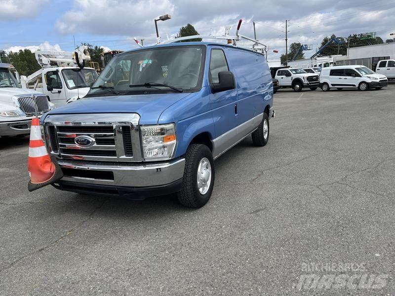 Ford Econoline شاحنة مقفلة