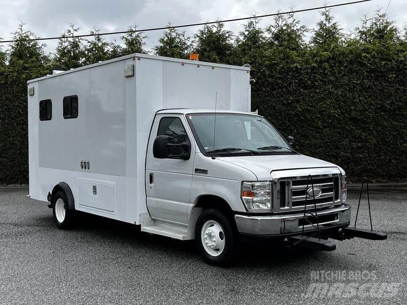 Ford Econoline شاحنة مقفلة