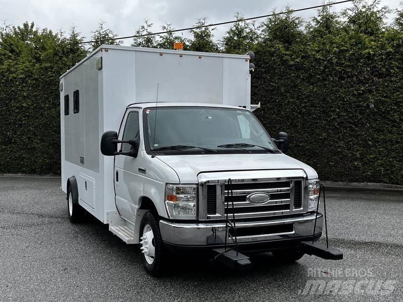 Ford Econoline شاحنة مقفلة