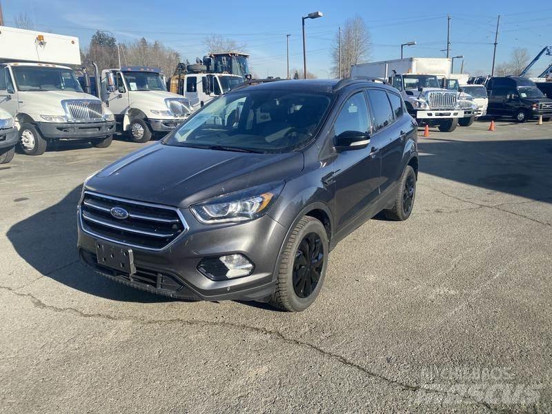 Ford Escape سيارات